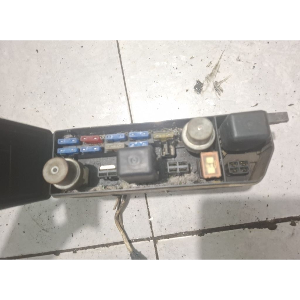 box sikring sekring fuse box bagian mesin corona gl exsalon at151 kode mesin 4A 84-87