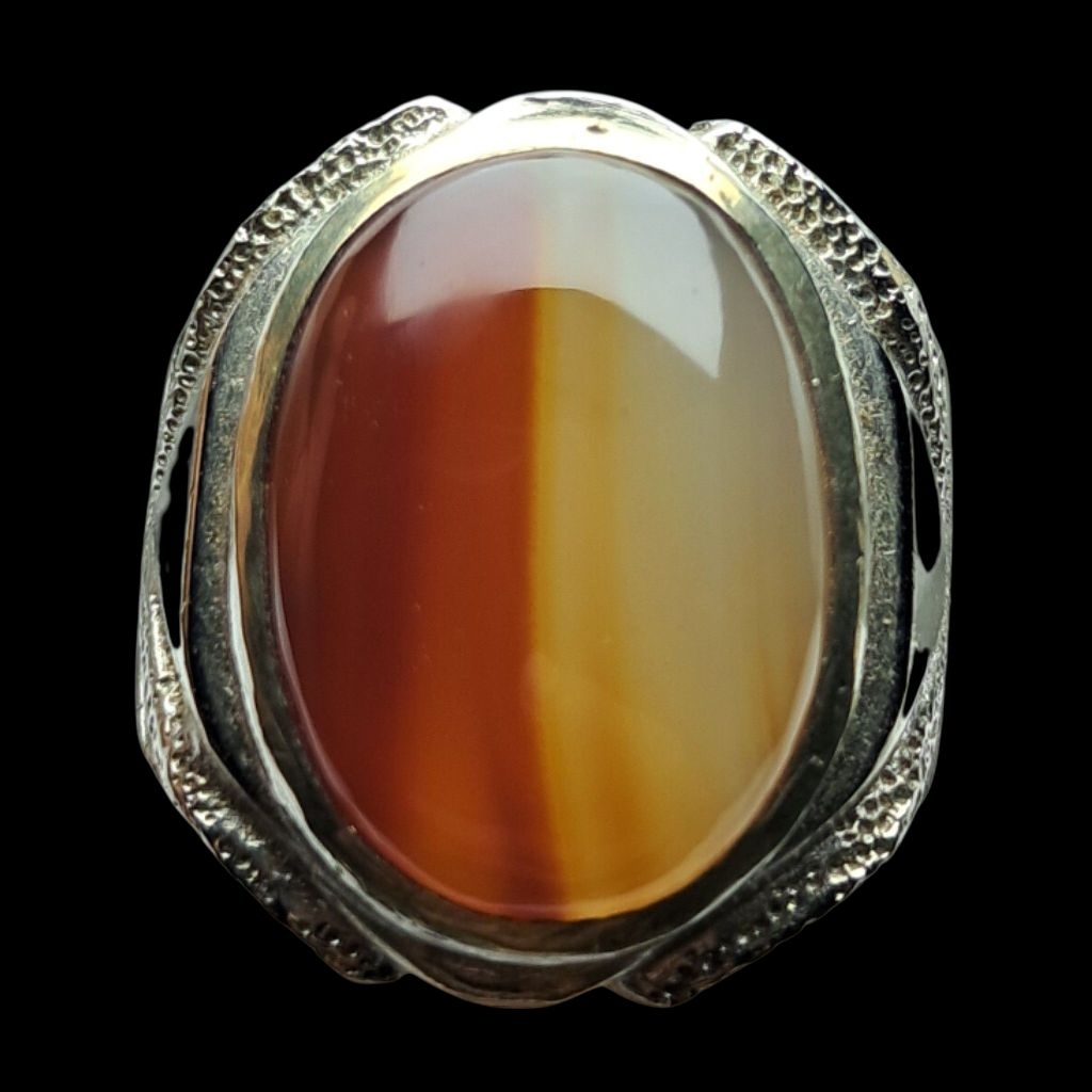 Akik kendit merah putih