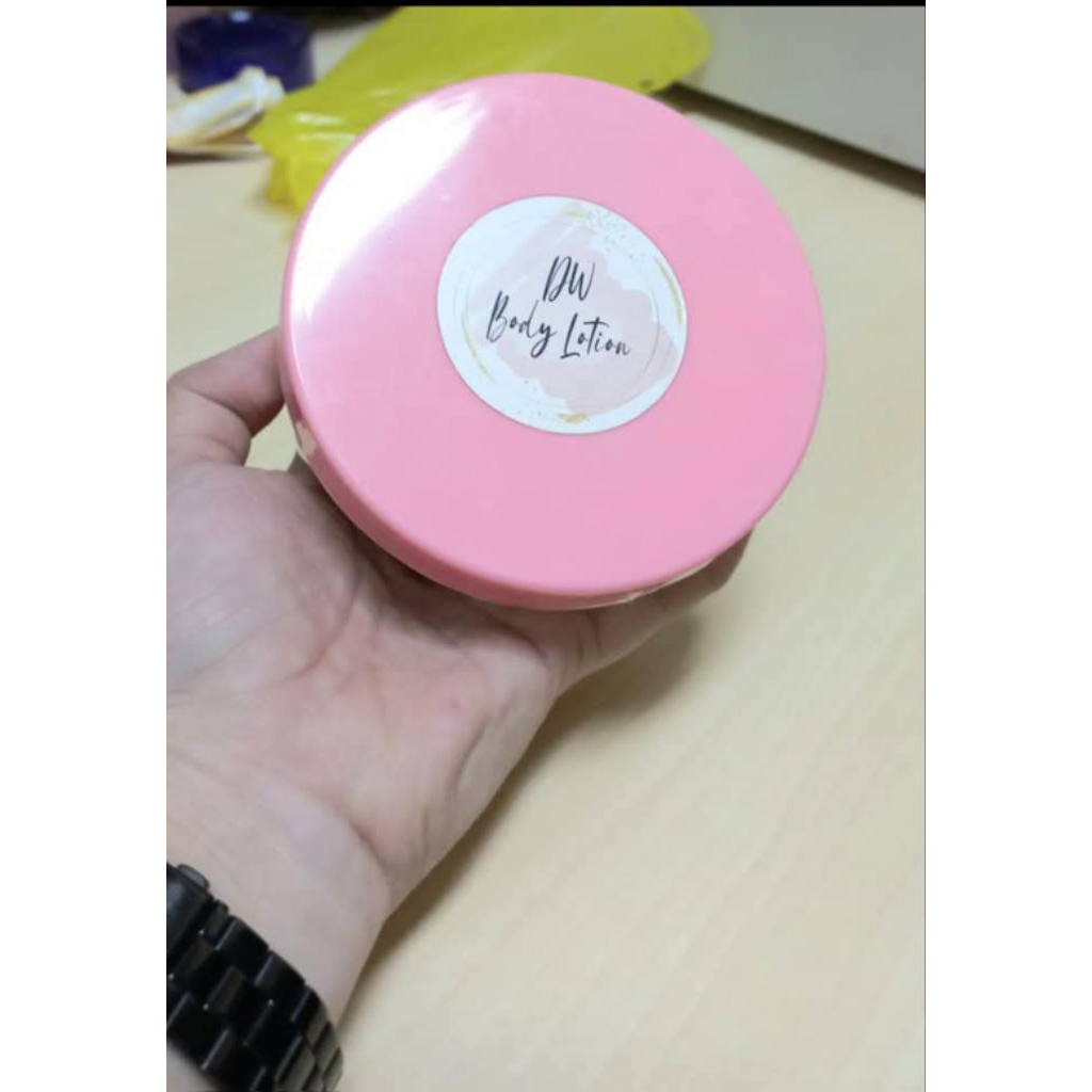 Dw body lotion mengencangkan dan melembabkan