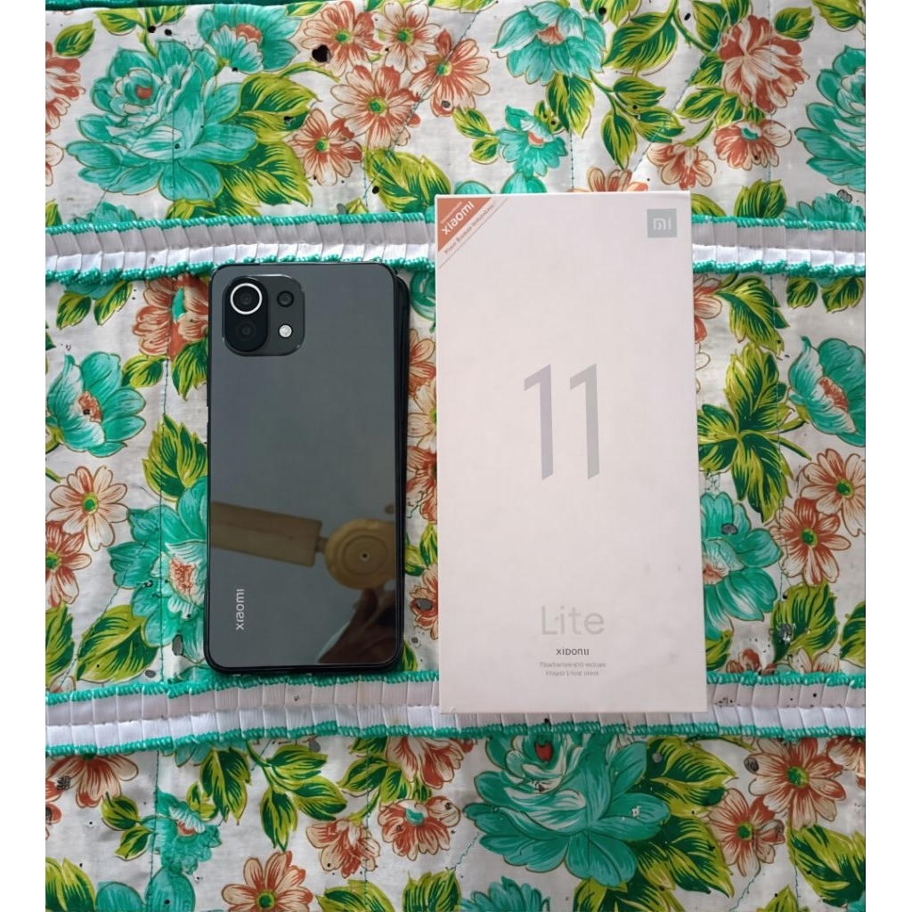 Xiaomi 11 lite 6/128 second