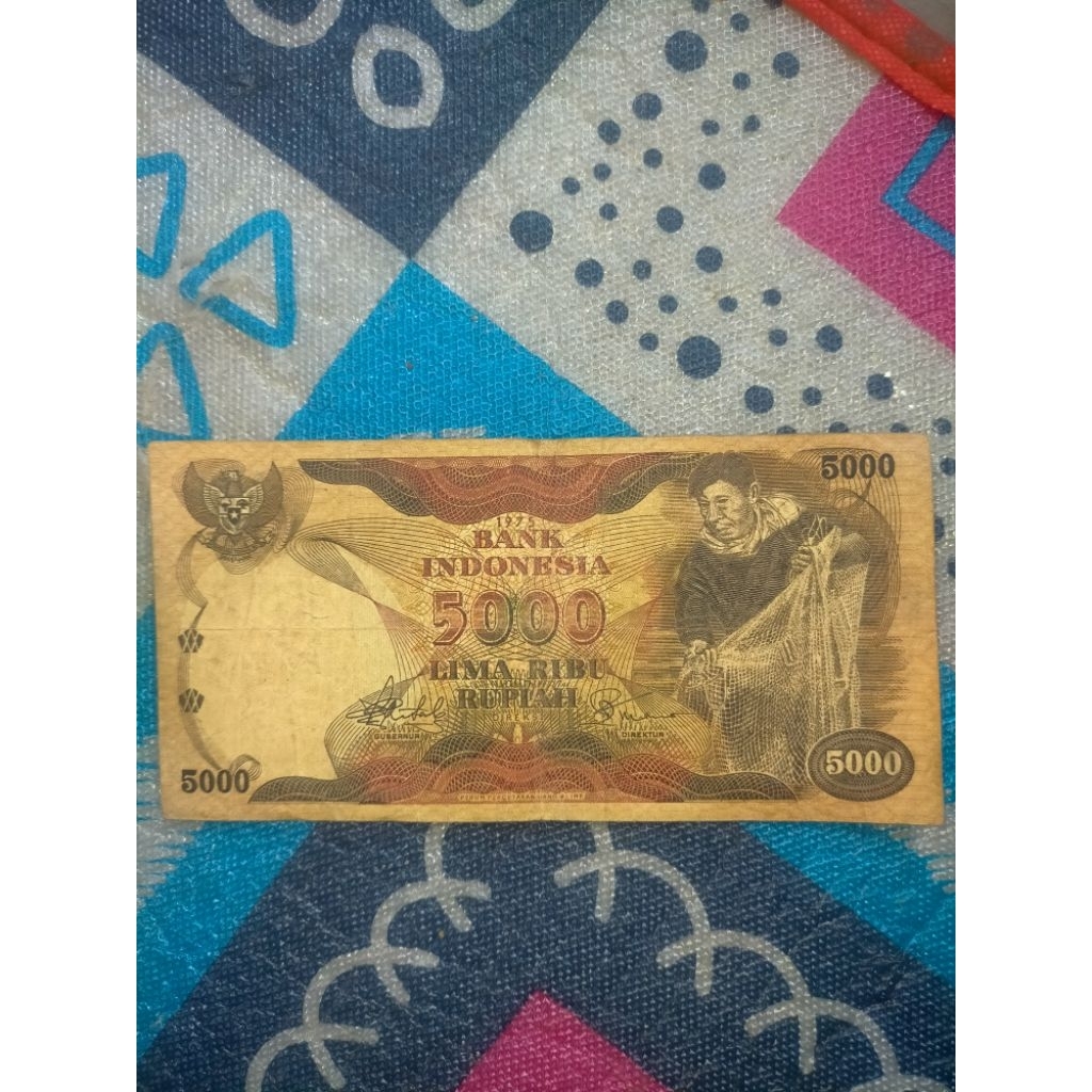 uang kuno 5000 penjala tahun 1975