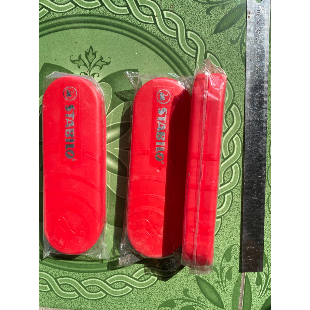 

ACC tempat pensil / kotak pensil stabilo merah klik