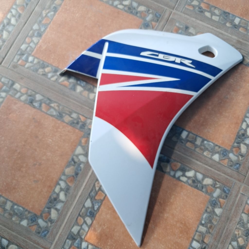 fairing kanan CBR250R CBU /CBR150R CBU FI