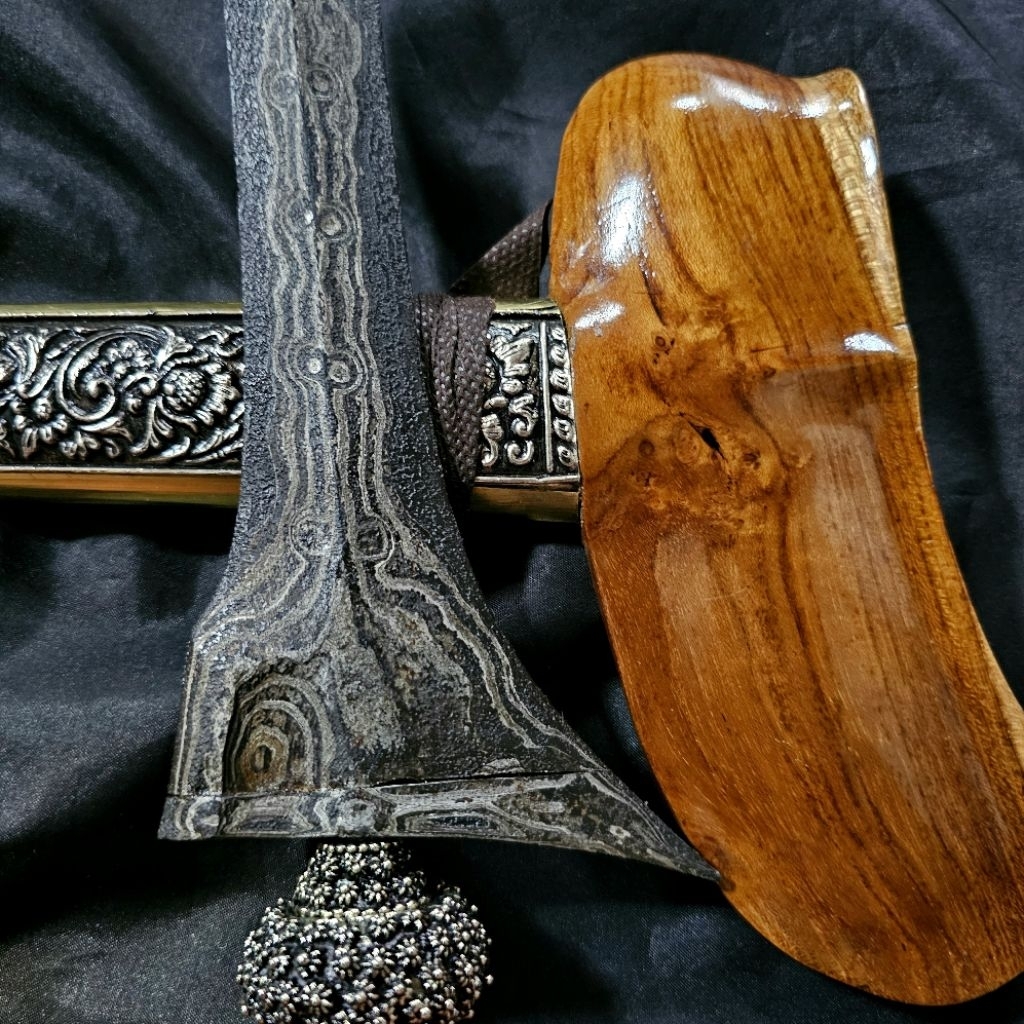 Keris Pulanggeni Lurus Pamor Bonang Serenteng