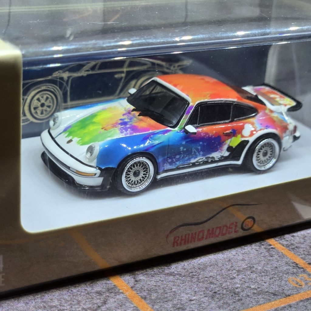 Rhino Model 1/64 Porsche Singer Rainbow