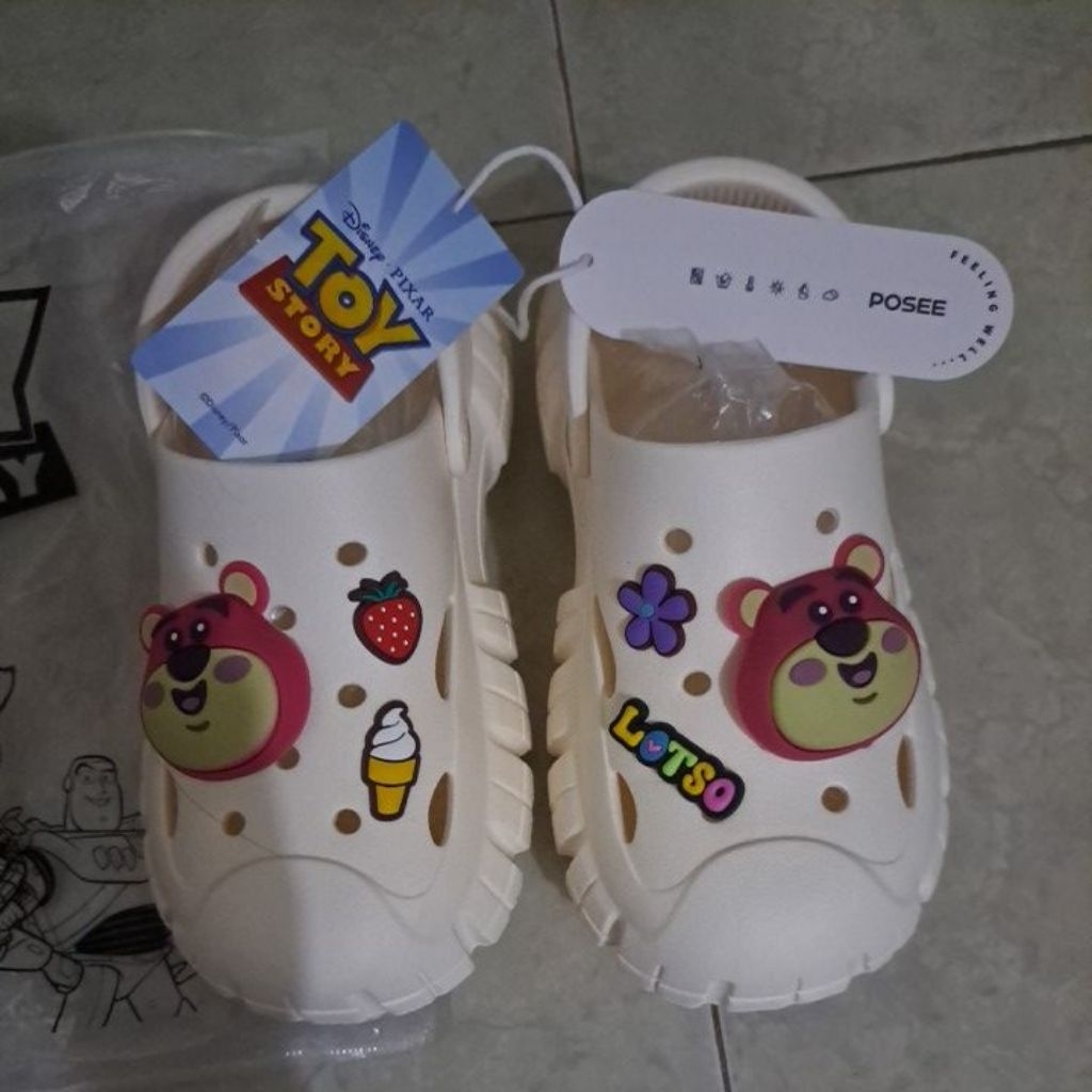 sandal posee edisi Disney Pixar
