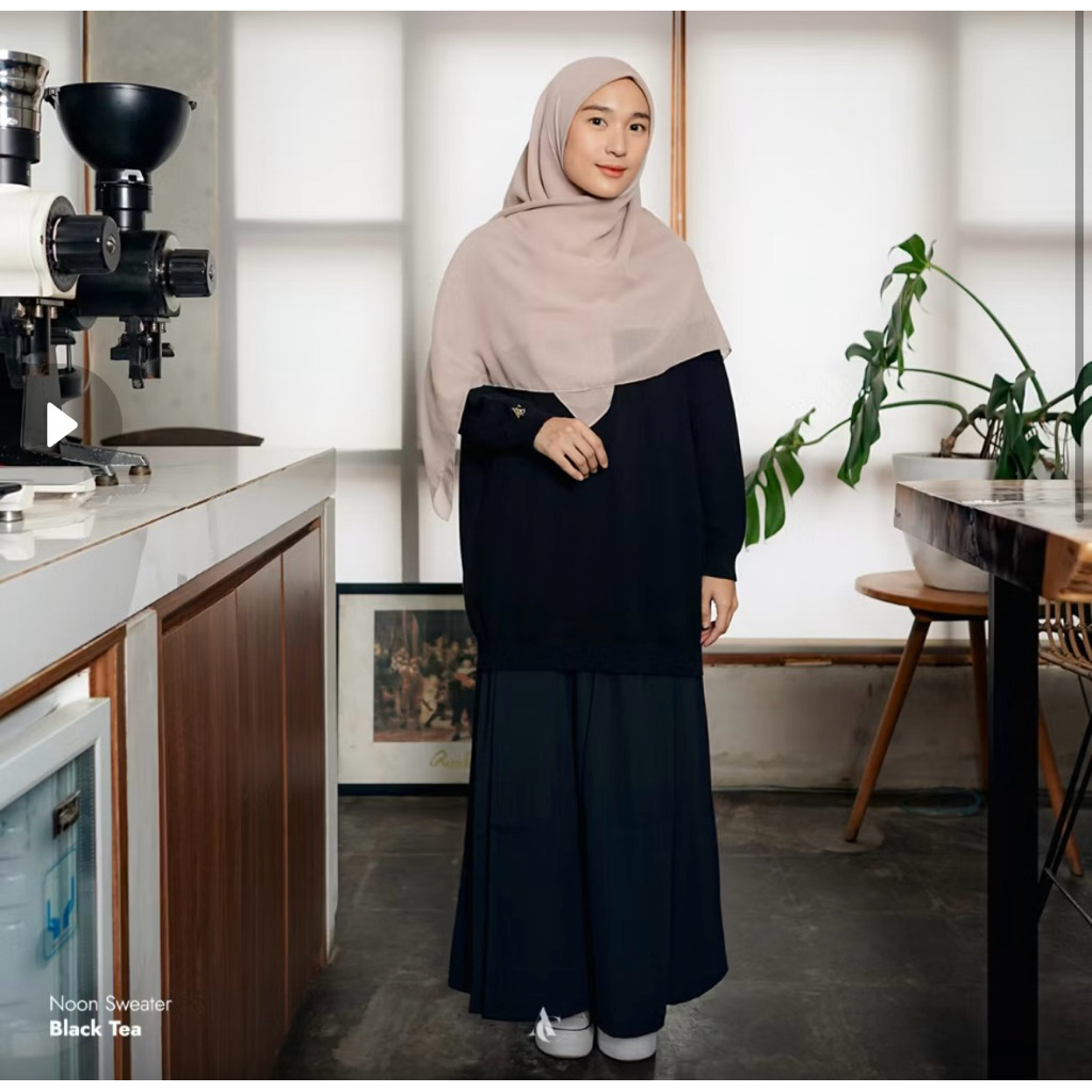 Preloved Alur Cerita Noon Sweater Black Tea