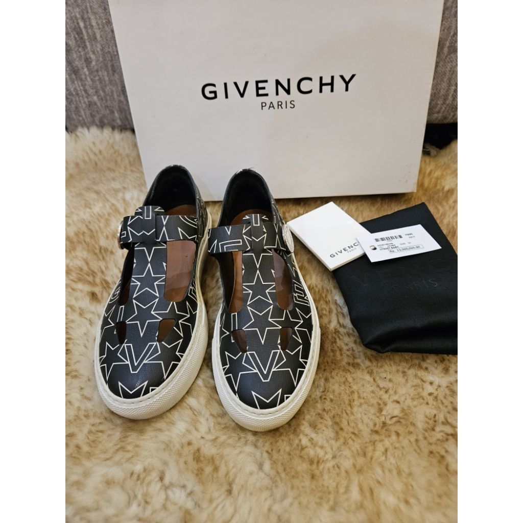 Givenchy flat shoes (authentic)