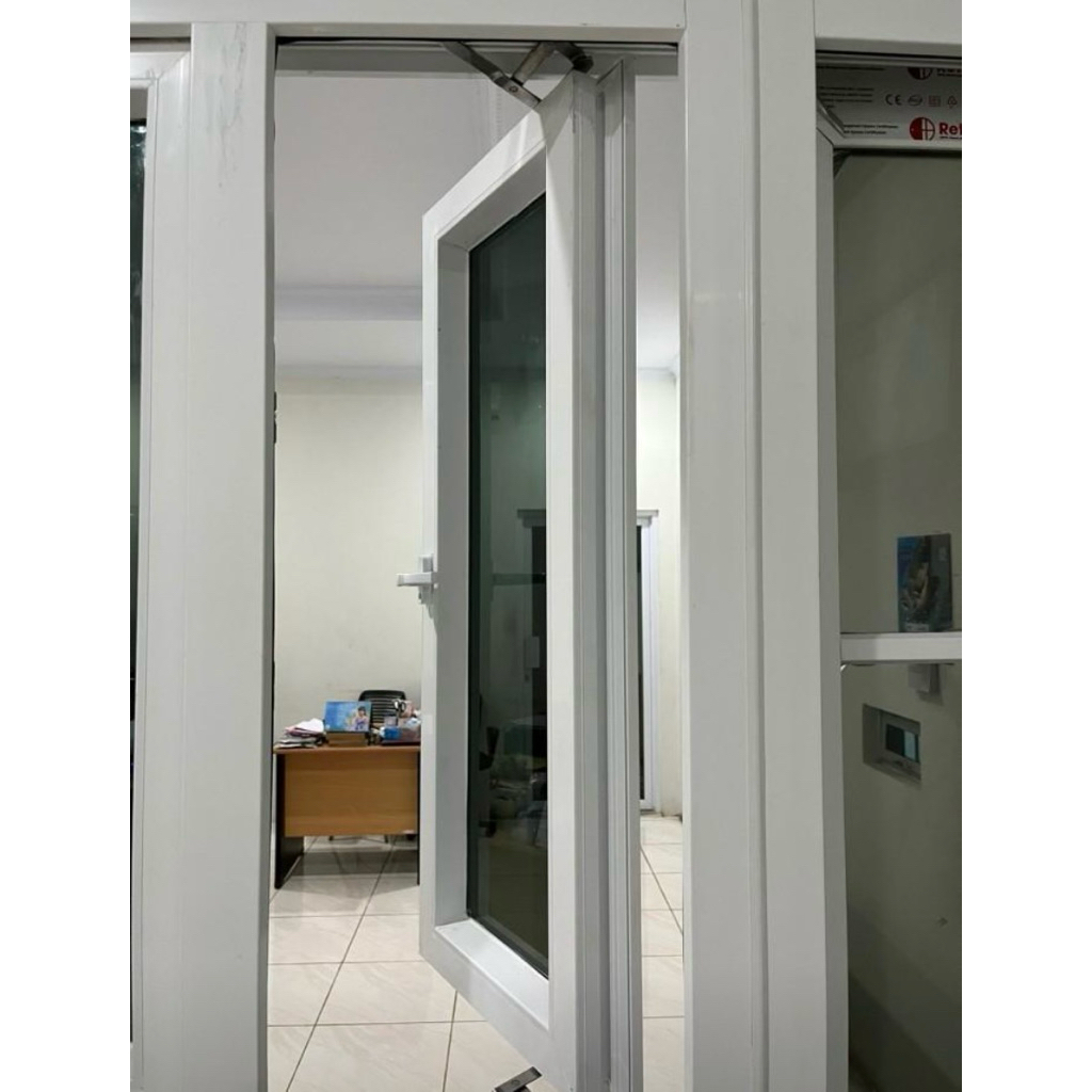 Jendela Swing / Jungkit UPVC ( Garansi 10 Tahun )