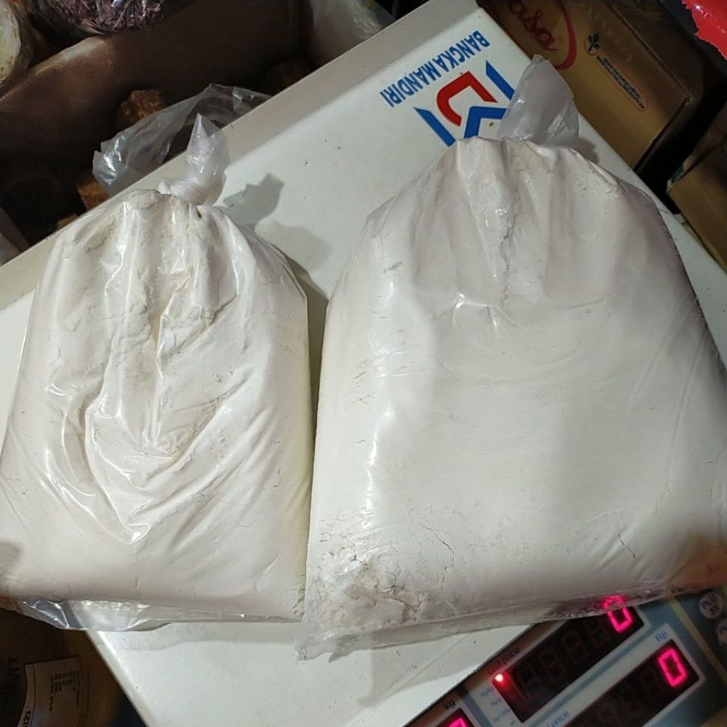 

tepung terigu biasa cap payung/ lencana merah Bogasari curah