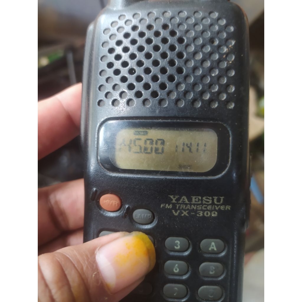 ht yaesu vx300 1x VHF