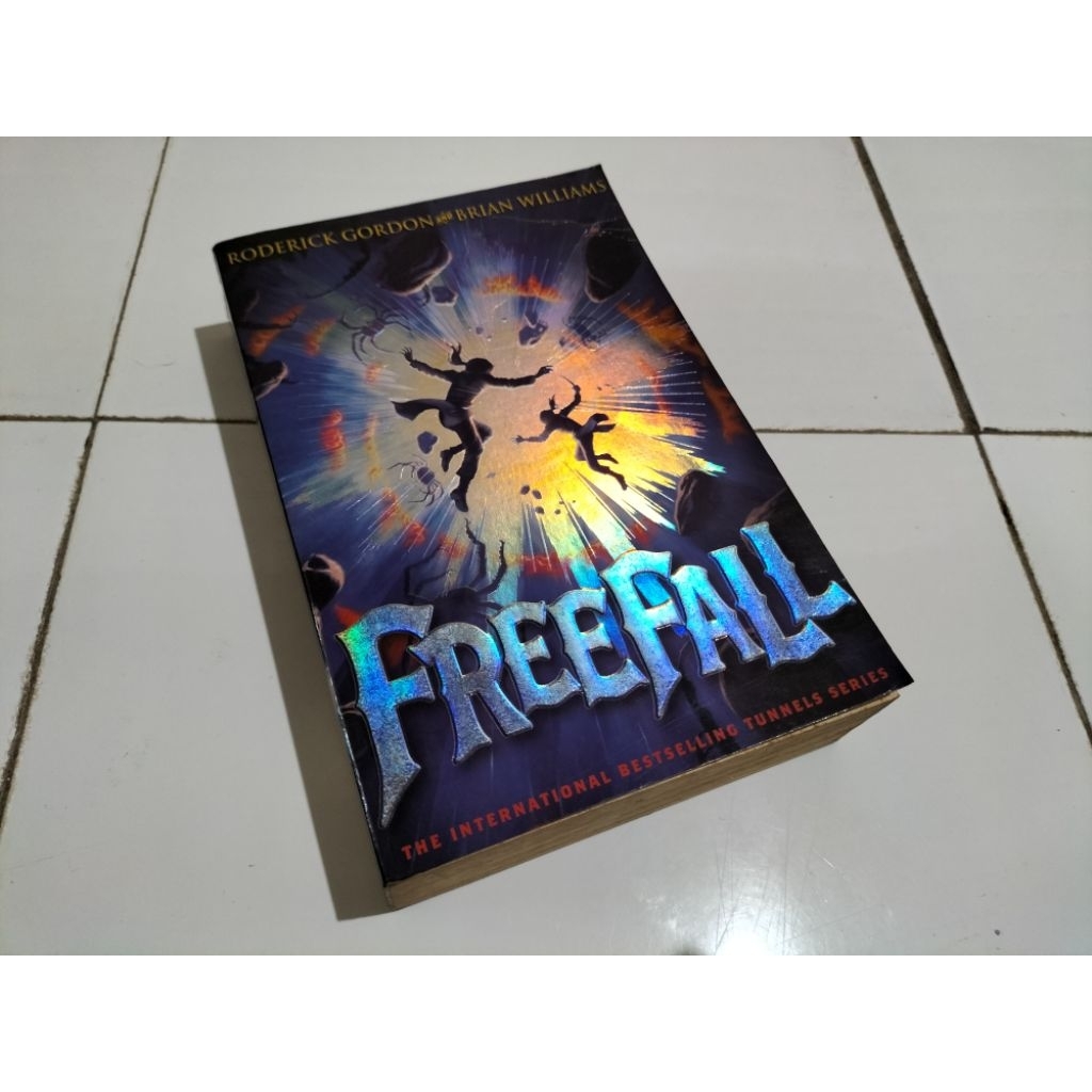 Novel Freefall (In English (knri)), karya Roderick Gordon