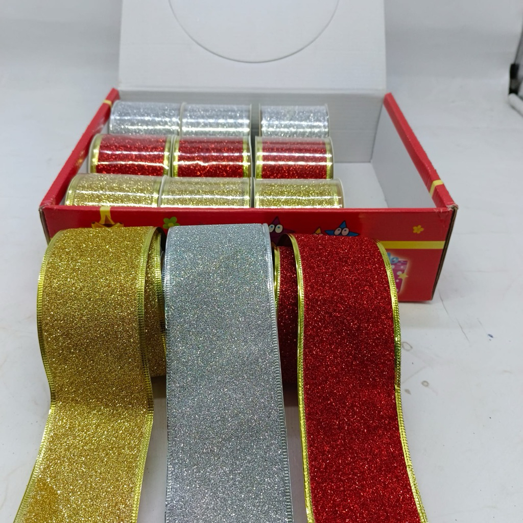 

pita natal satuan warna merah. gold. silver pjg 2,7M 0868 - 2 ukuran 6,3 cm & 0868 - 3 5cm