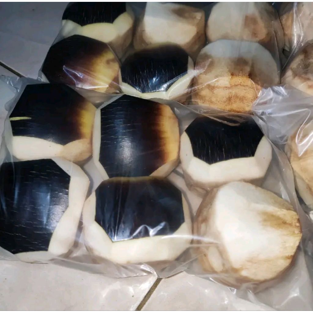 Buah Lontar Stengah Kupas Cara Makan Tinggal Cukil Pakai Sendok(Bagian Utama Buah Masih Terlindungi 