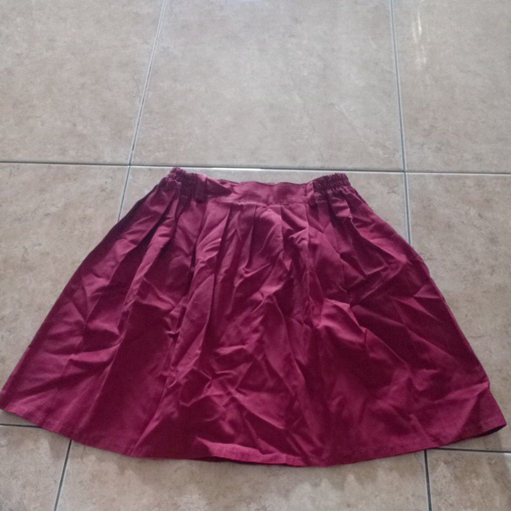 {Preloved} Rok merah pendek seragam SD Purnama ukuran no. 3