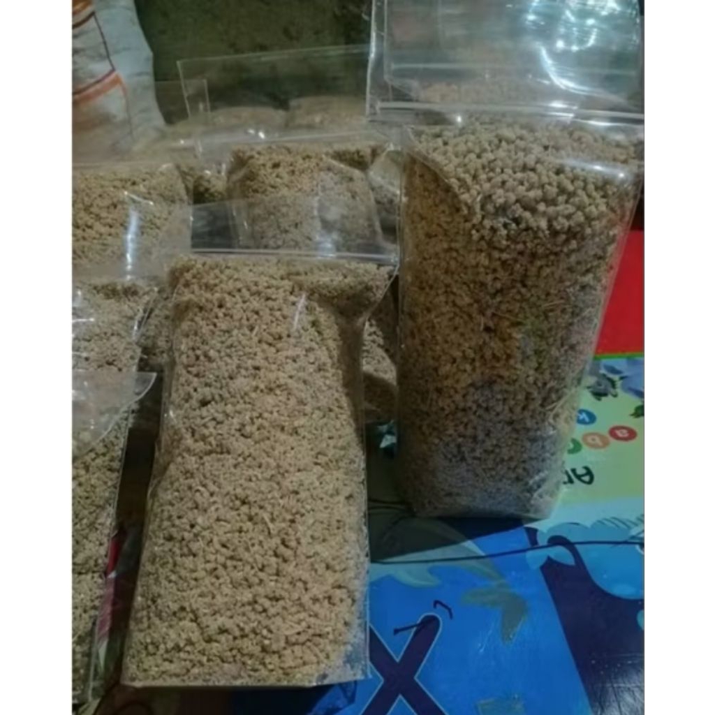 

tiwul warna coklat 250gr (makanan pokok penganti nasi rendah glukosa,cocok untuk yamg sedang diet)