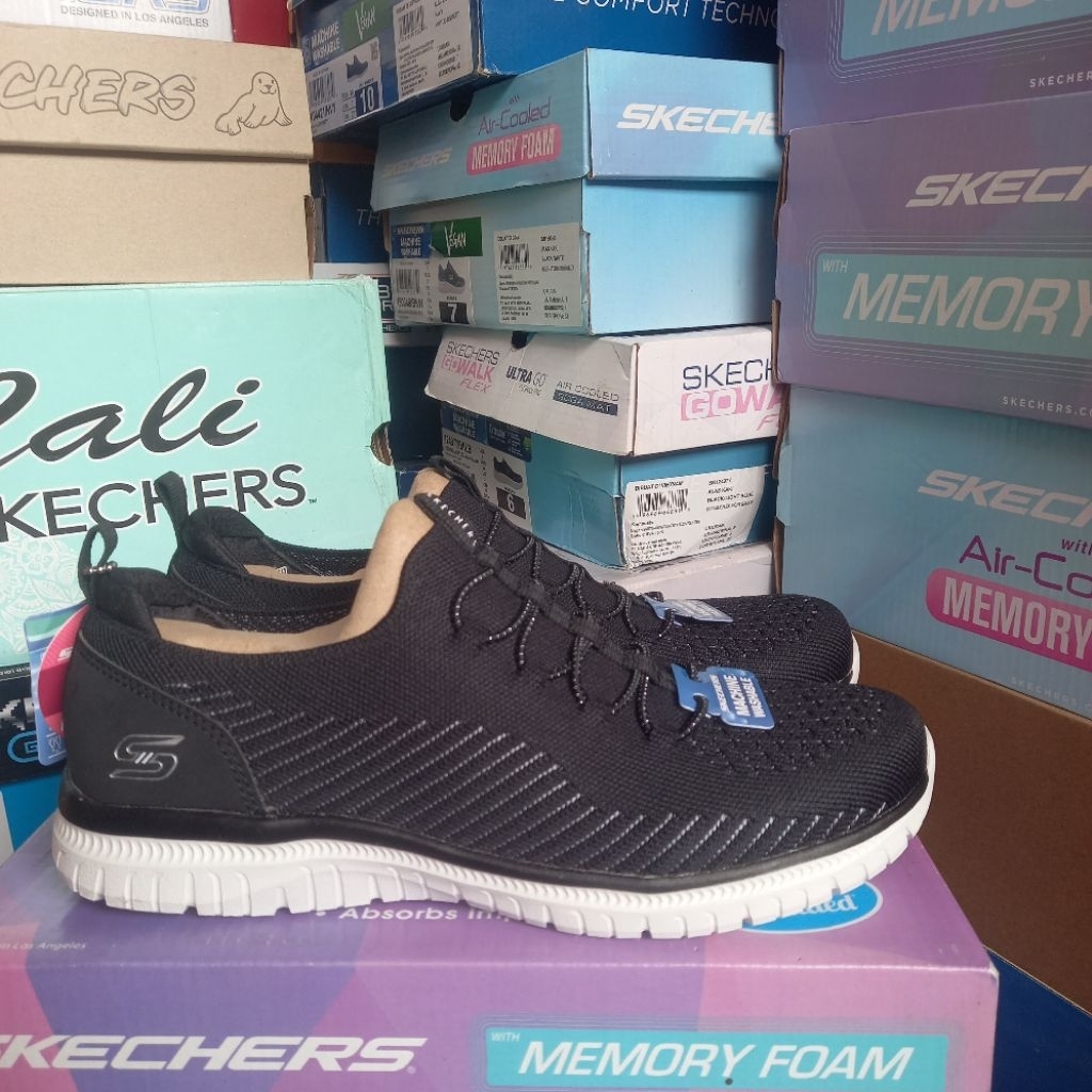 Sepatu Wanita Skechers Memory Foam
