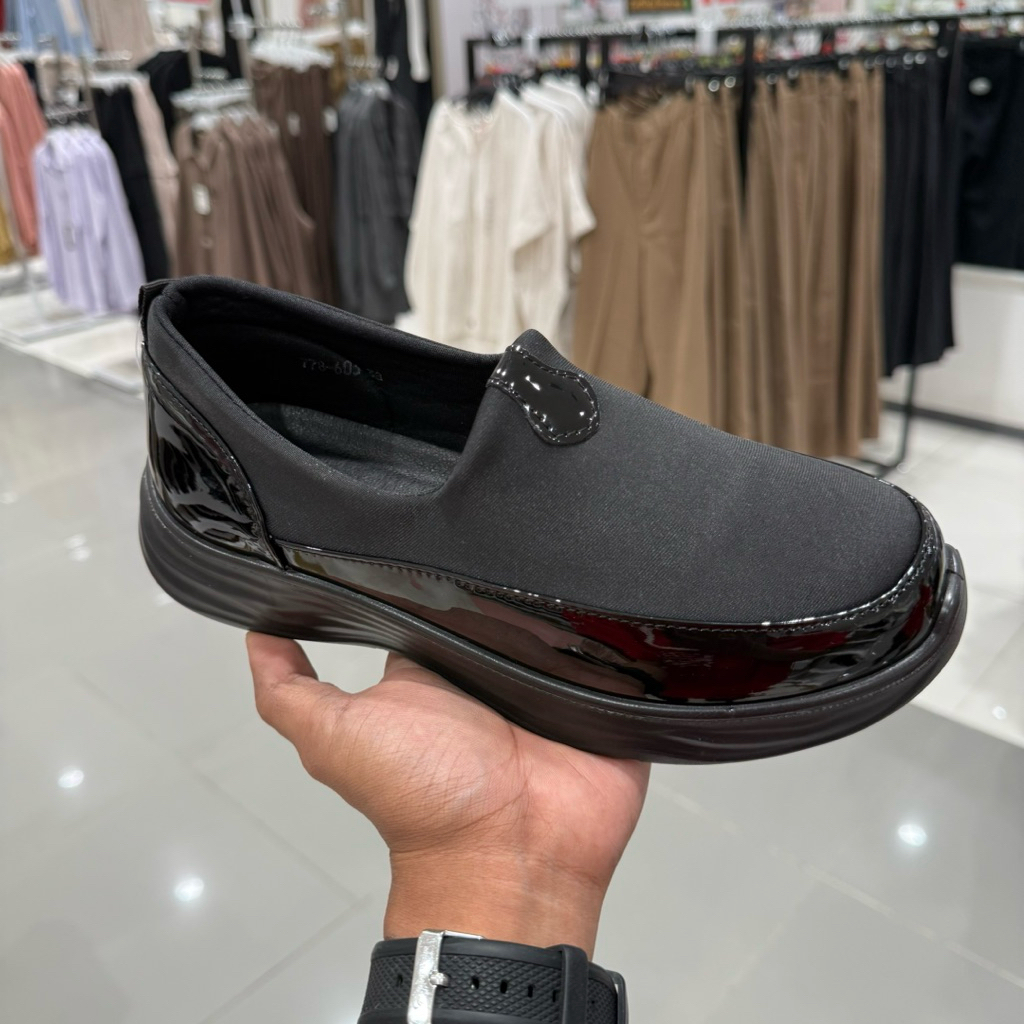 St Moritz sepatu slip on wanita comfy tidak berat 36-40