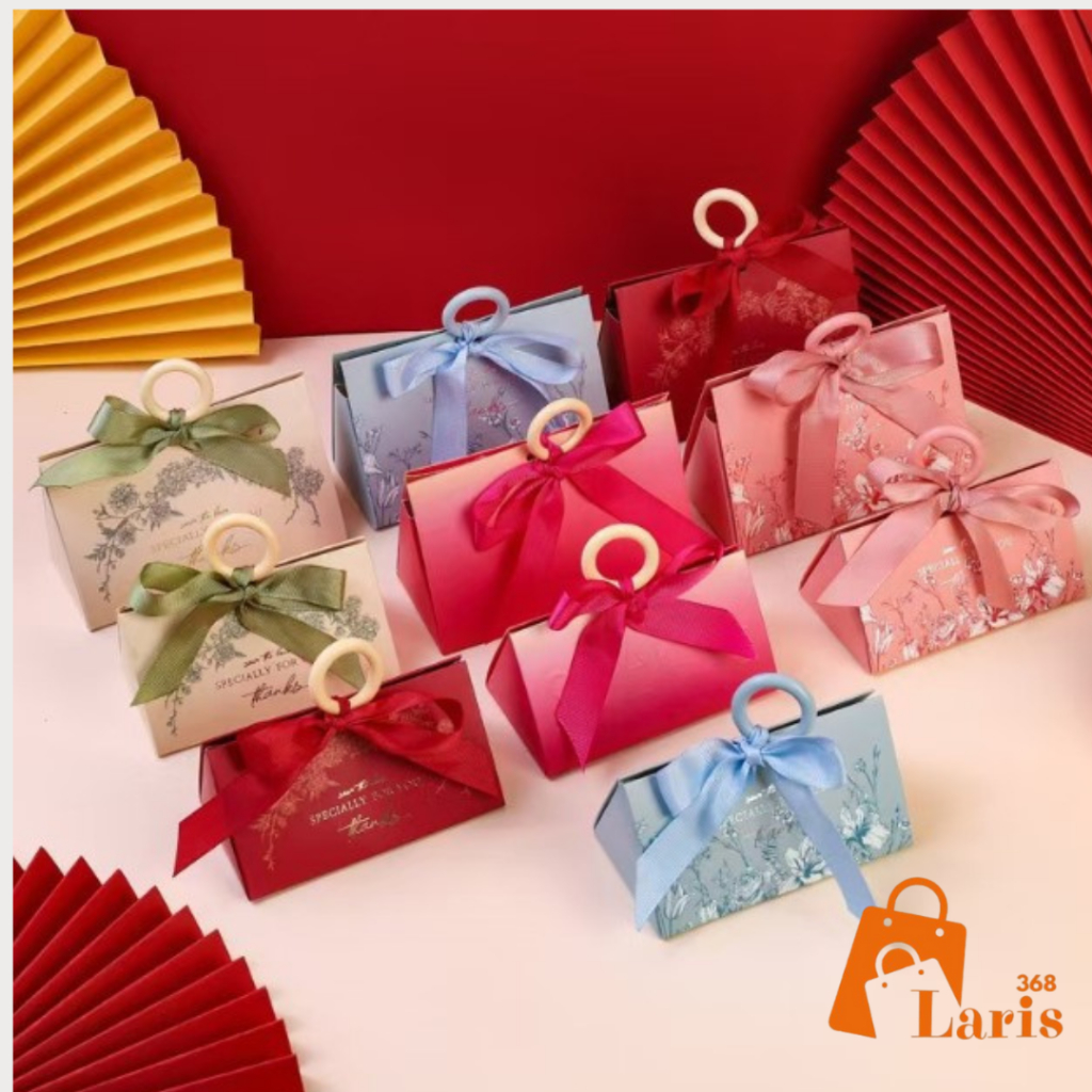 

Laris368 Tas Kotak Permen Hampers Kado Candy Gift Box Wedding Segitga Triangle dengan Ring dan Pita Premium