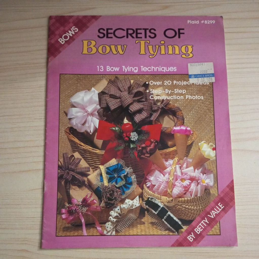 BUKU SECRETS OF BOW TYING 13 BOW TYING TECHNIQUES