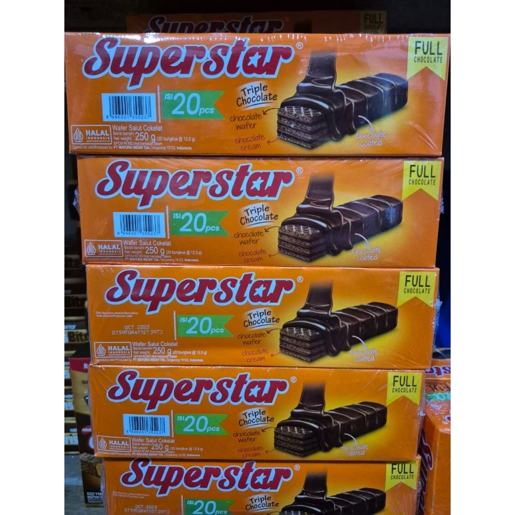 

Superstar Wafer Triple Chocolate 1 Box isi 20 x 16g.