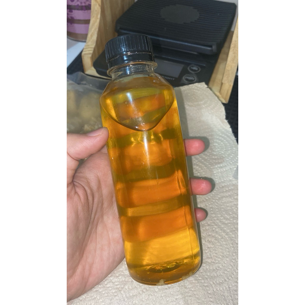 

kaldu tulang dan minyak ayam