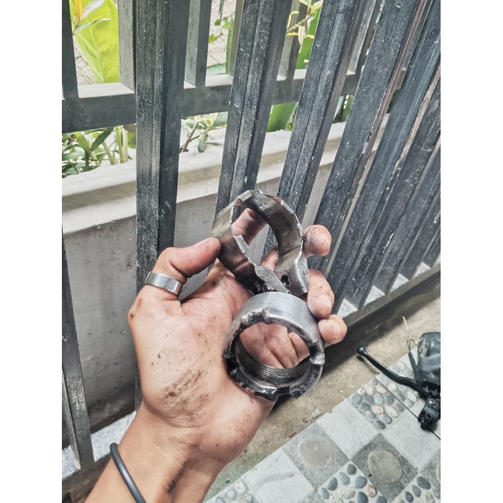 Set Kleman+Mur knalpot A100