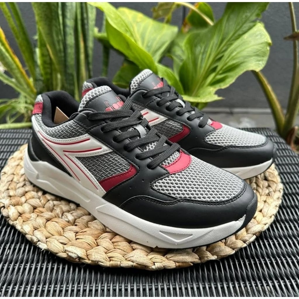 sepatu tenis dan badminton diadora ukuran