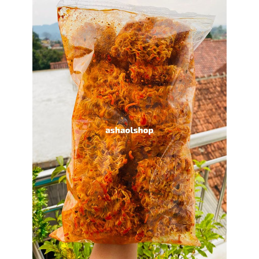 

mie kriuk/mie kriting/mie kremes/mie goreng pedas daun jeruk dan original daun jeruk kemasan 1kg 500gr 250gr