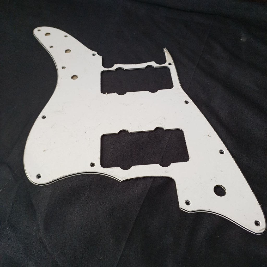 Pickguard Pelindung Body Gitar Jazzmaster Model Custom H-H 13H Putih White 3Ply
