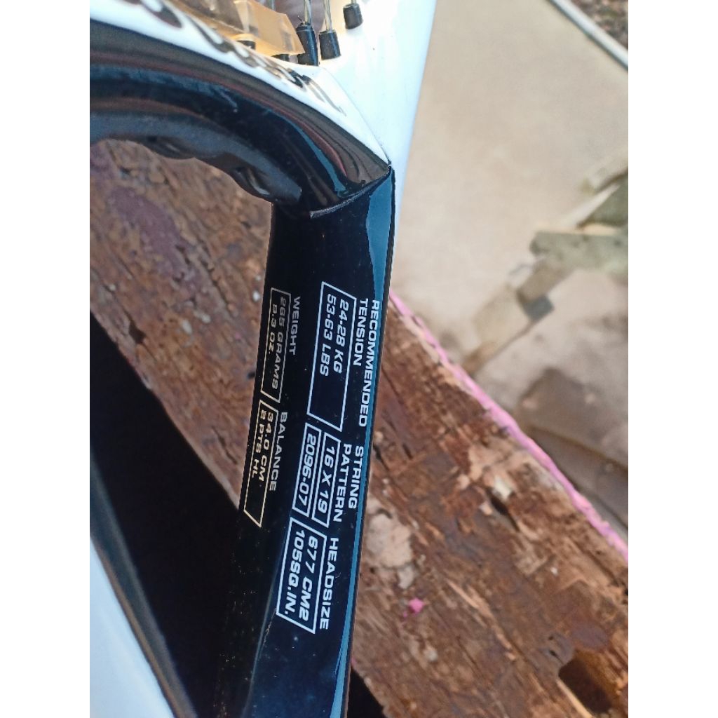 Raket tenis lapangan