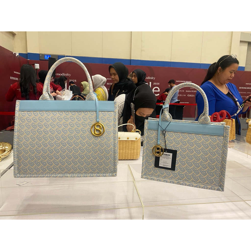 LAST STOCK AS IS BIMU TOTEBAG BY BUTTONSCARVES