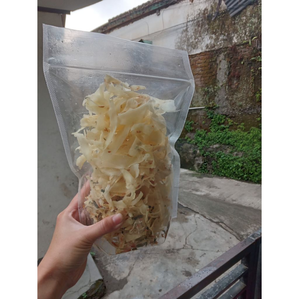 

keripik singkong kriwil|keripik singkong|keripik singkong asin|keripik singkong kriwilb250gr