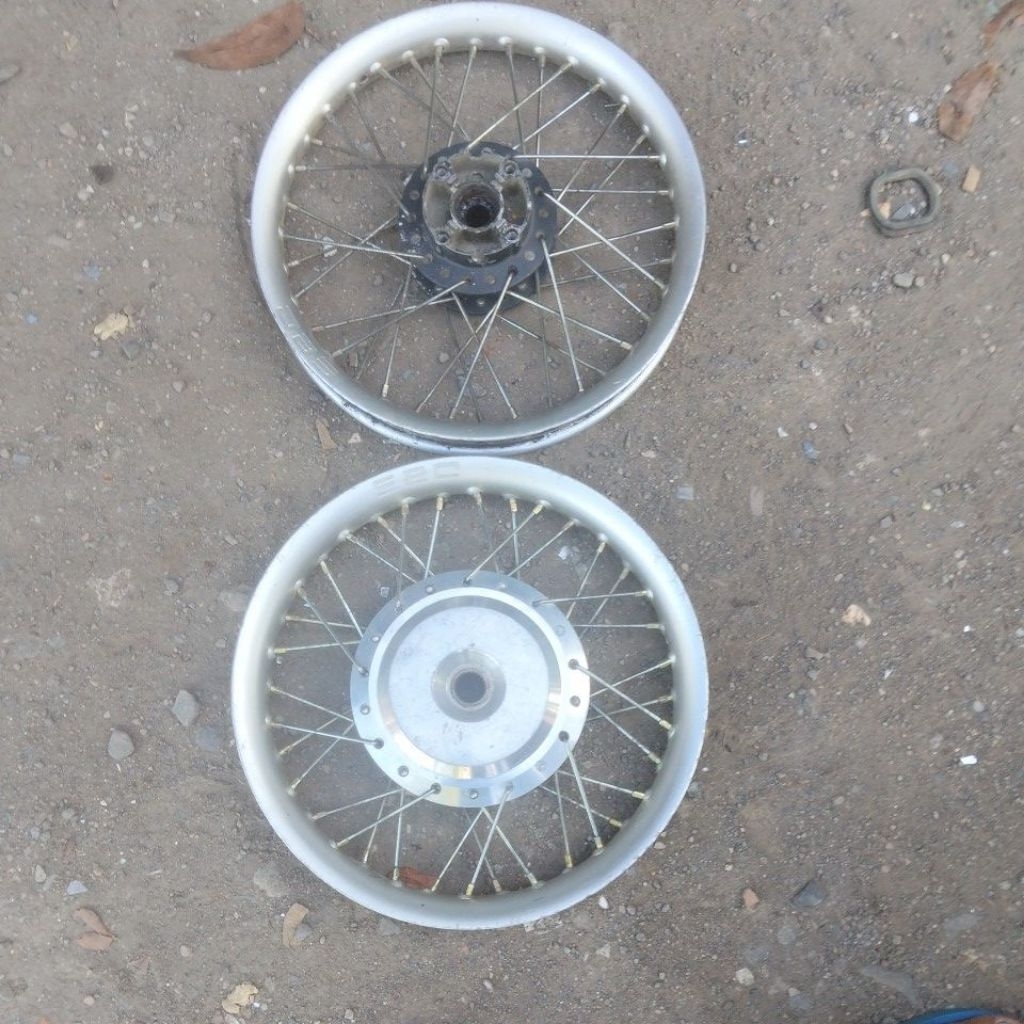 velg jari2 Vario 125/150 bekas depan belakang