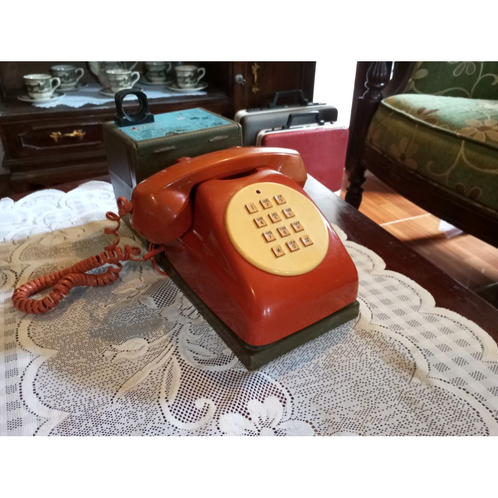Pesawat Telepon Telpon Kabel Jadul Antik Vintage Lawas Tua Kuno Retro Klasik Classic. 