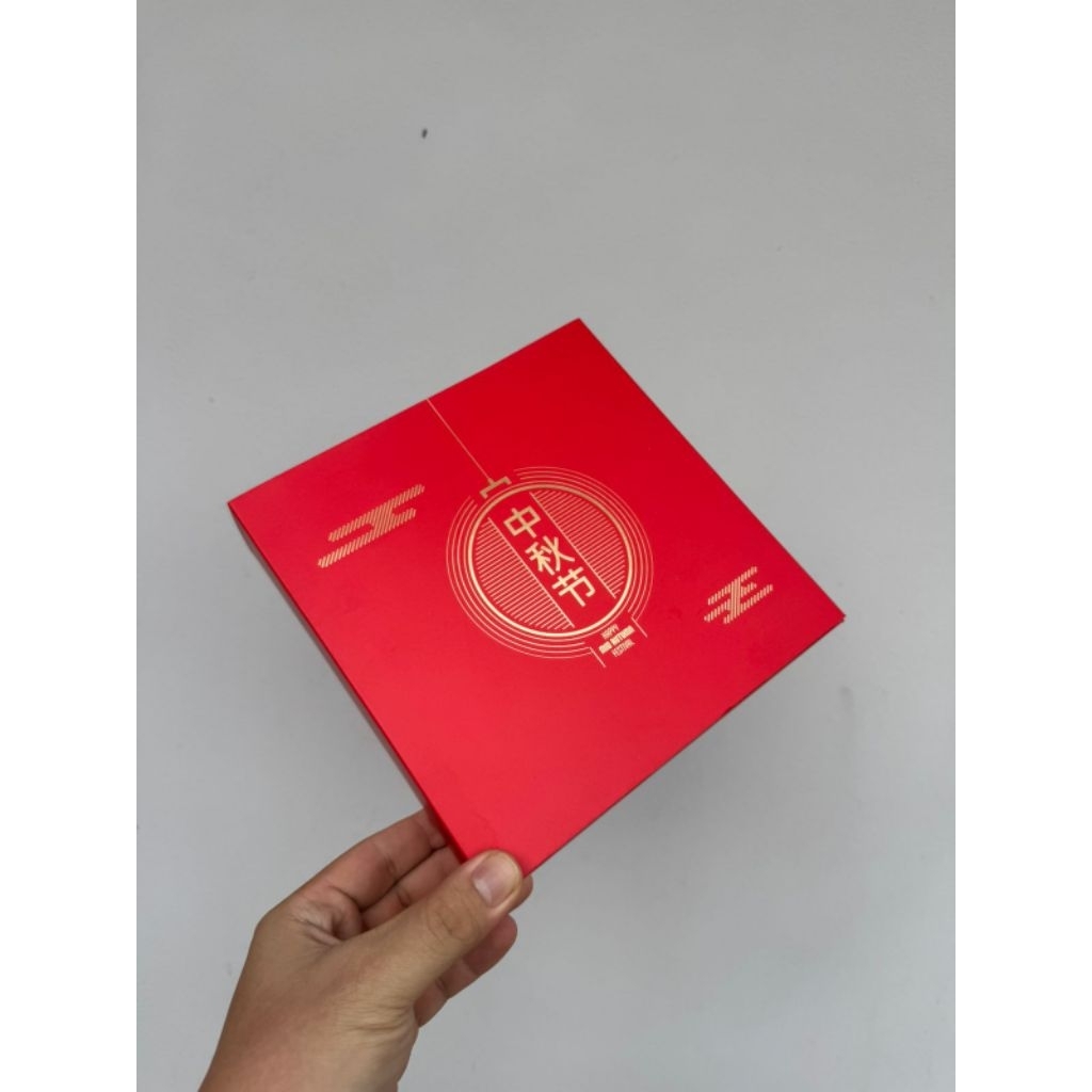 

Dus Mooncake 100 gr Sekat 4 uk. 8.5 x 8.5 x 5 cm " classic red mooncake " ( 1 Pack isi 5 pcs dus & kartu ucapan )