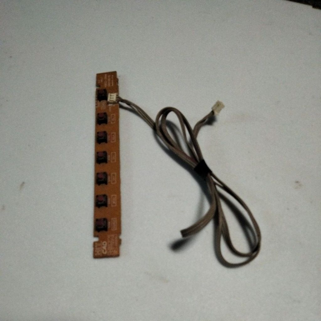 Tombol TV polytron led 32in