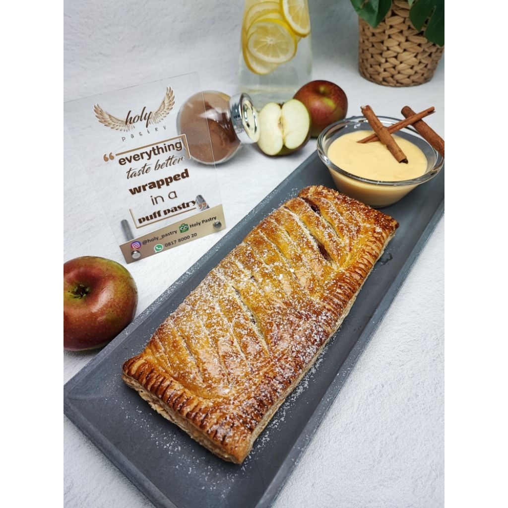 

Apple Puff with Vanilla Sauce