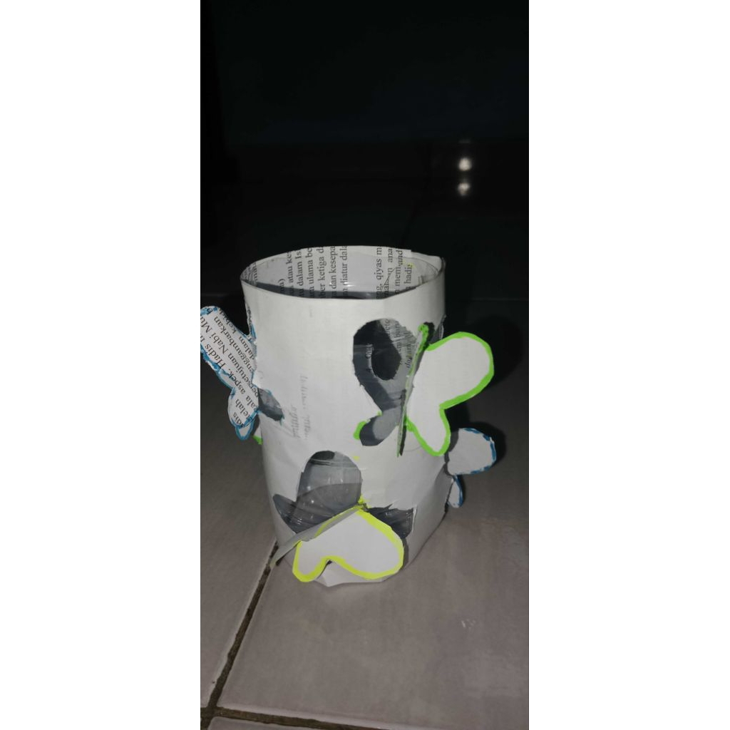 

Paku (Tempat Pensil Kupu-Kupu)