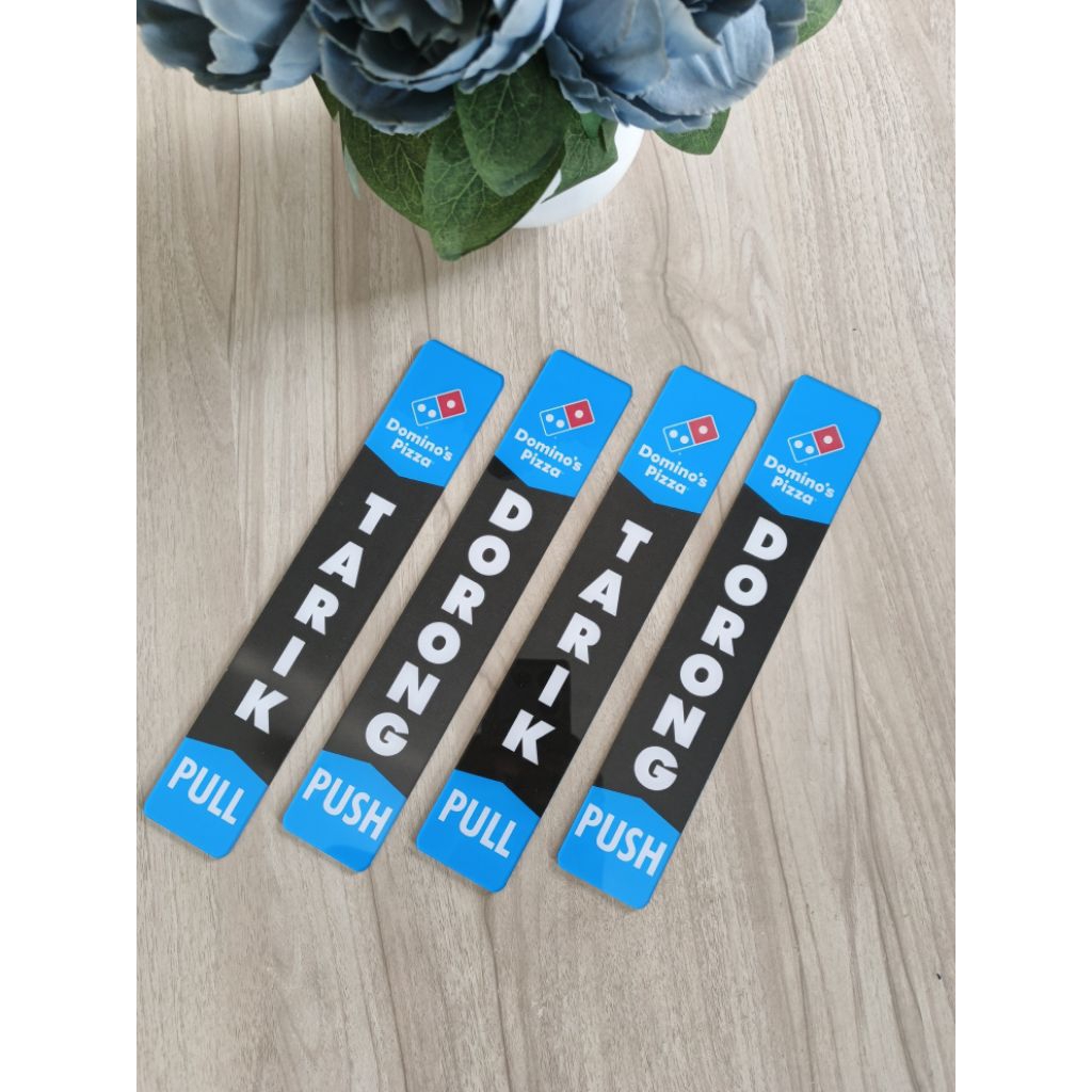 

Papan Nama Tarik Dorong Akrilik Custom