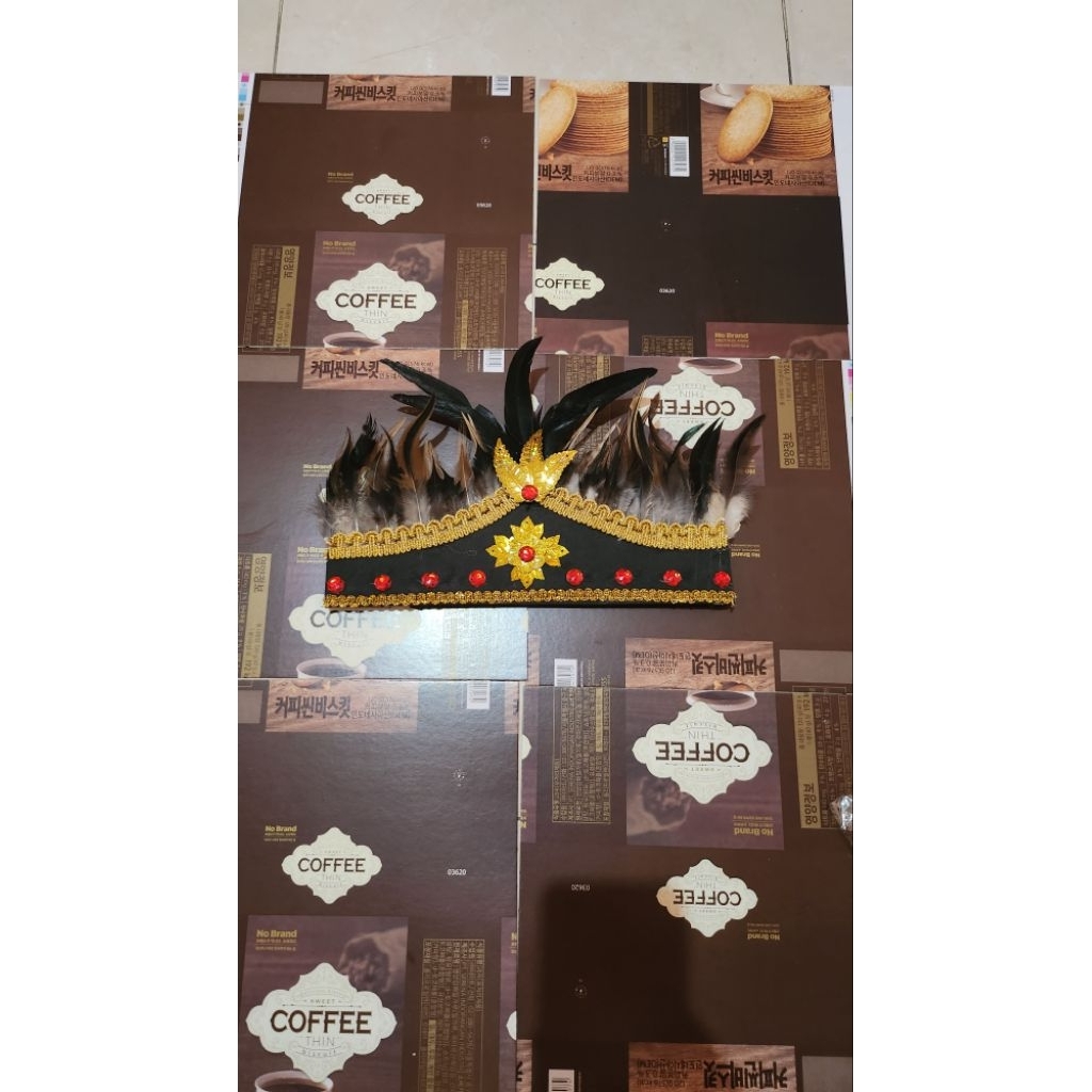 mahkota dayak adat kalimantan