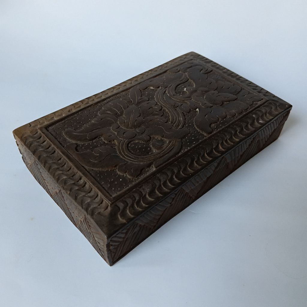 Kotak Box Perhiasan Kayu Ukir Kuno Tua Antik era Hindia Belanda 1800-1900 an - YN2480