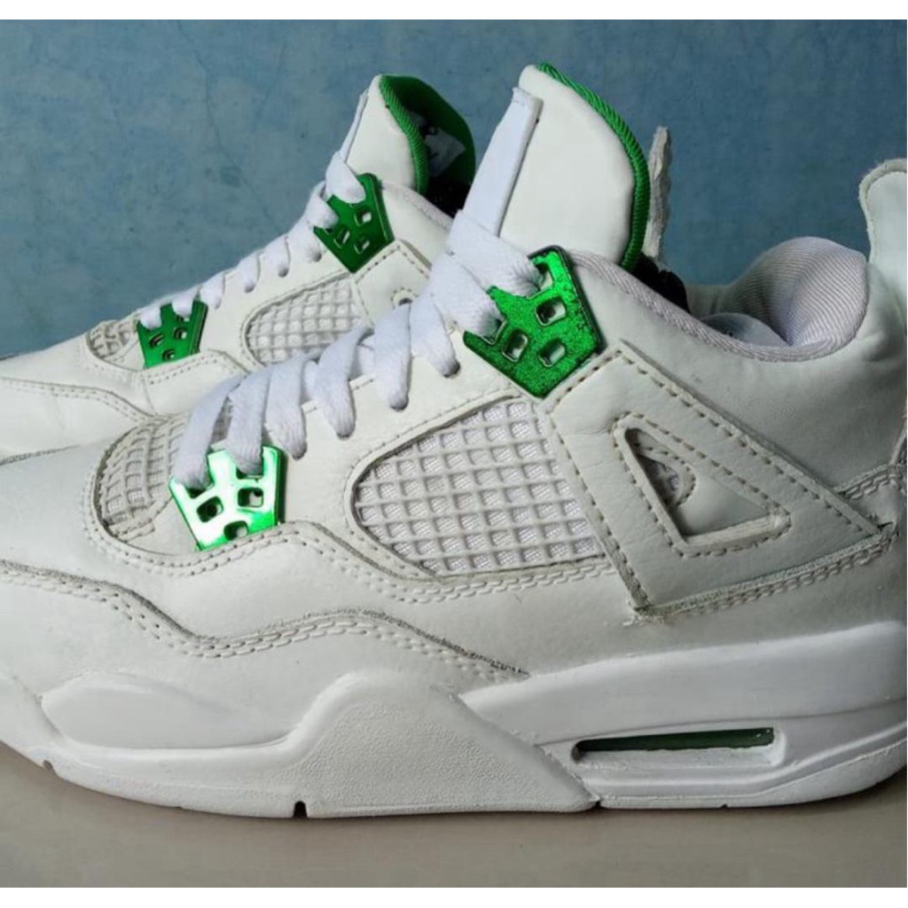 Sepatu Basket anak size 34.  Nike Air Jordan 4 Retro Green Metallic