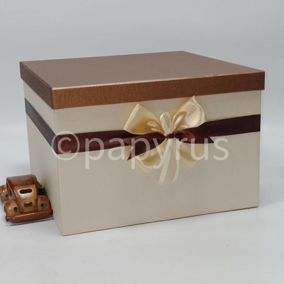 

PAPYRUS Kombinasi 30x30 Tinggi 20cm Kotak Kado Gift Box Hardbox Hampers V1