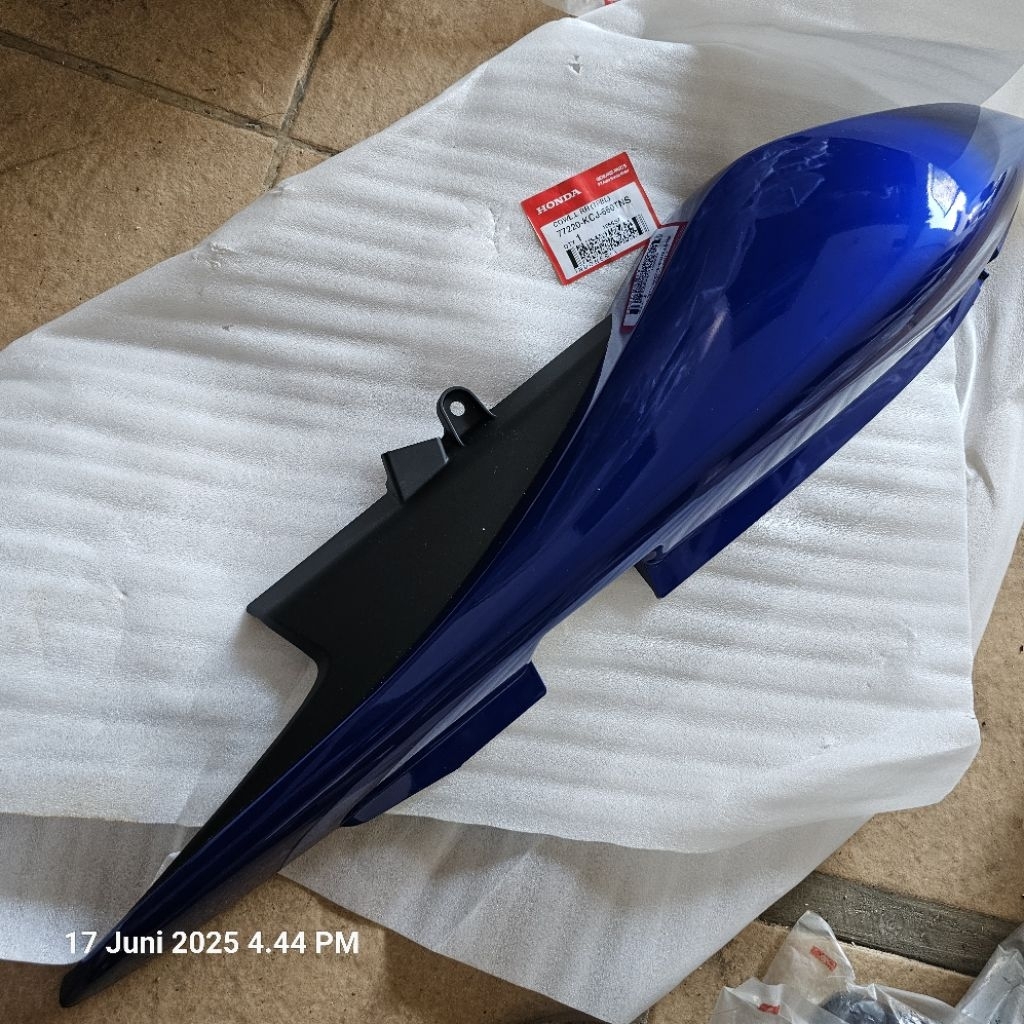 Cover body Tiger new revo biru kiri. 77220-KCJ-660TNS
