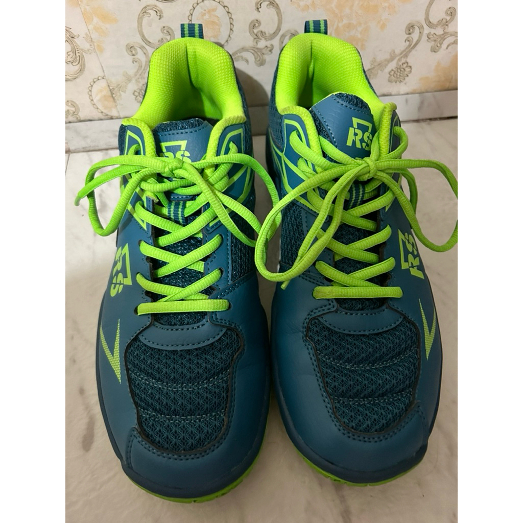 sepatu badminton RS