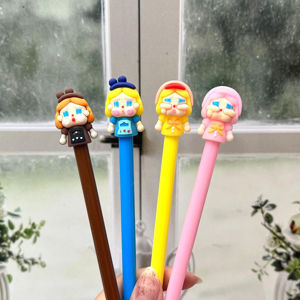 

PULPEN GEL KARAKTER MOLLY POPMART FULLBODY PGK-1912 / Pen Bolpen Pena Gel Warna Tinta Hitam Karakter MOLY POPMART Special Edition Imut Unik Stationary Alat Tulis Fancy