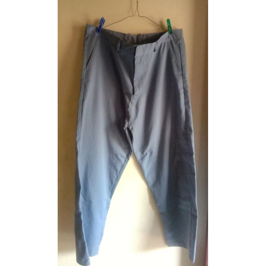 Celana Abu SMK/SMA Pria