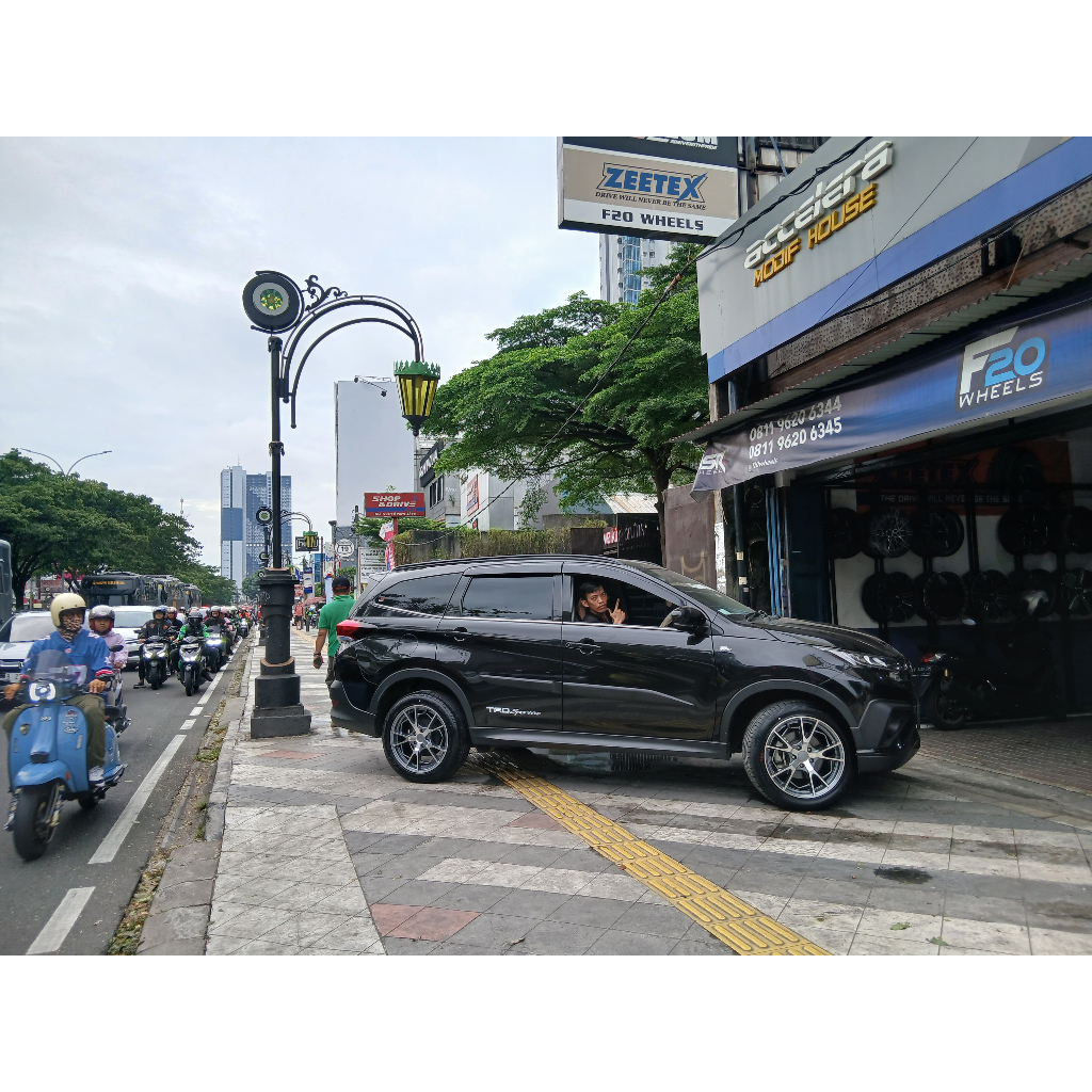 paket velg plus ban accelera 235 50 r18 untuk mobil rush use velg hsr eximius ring 18