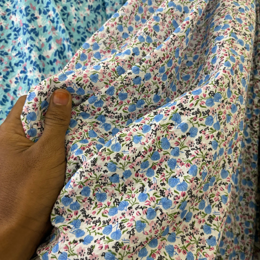 Kain Katun Motif Bunga Kecil Premium – Katun Paris Crinkle Ori Cocok untuk Gamis, Dress, Atasan